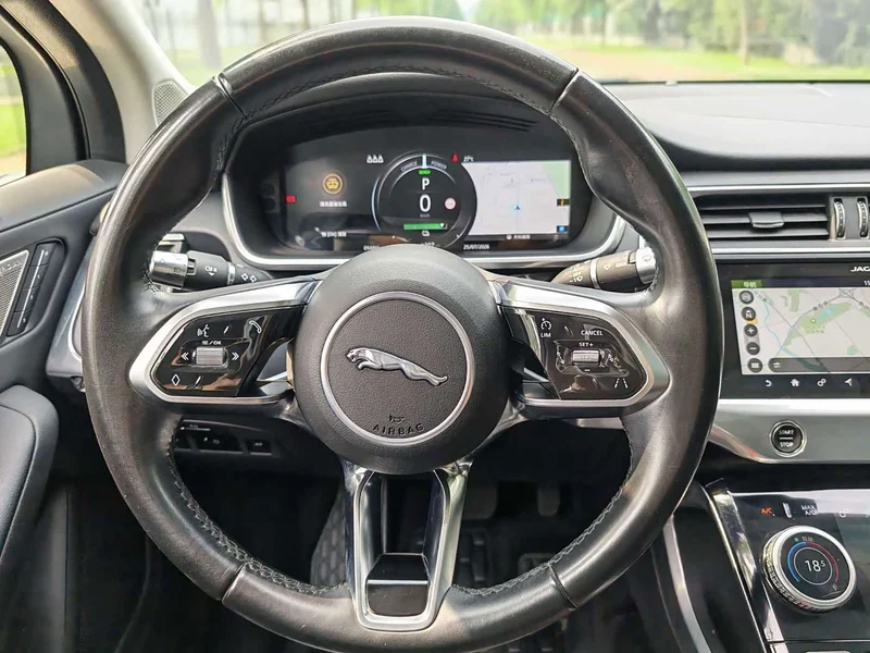 Jaguar I-PACE — фото 15