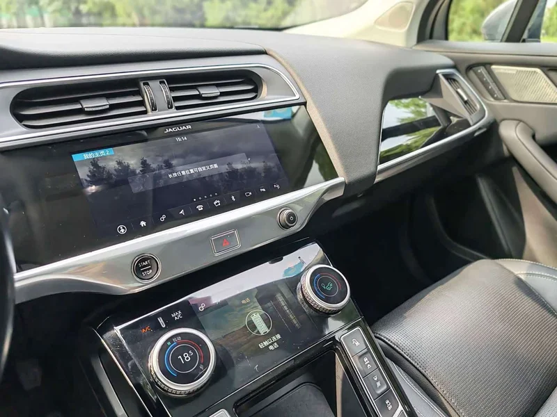 Jaguar I-PACE — фото 17