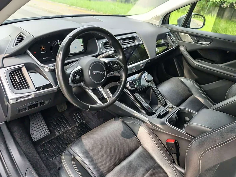 Jaguar I-PACE — фото 19