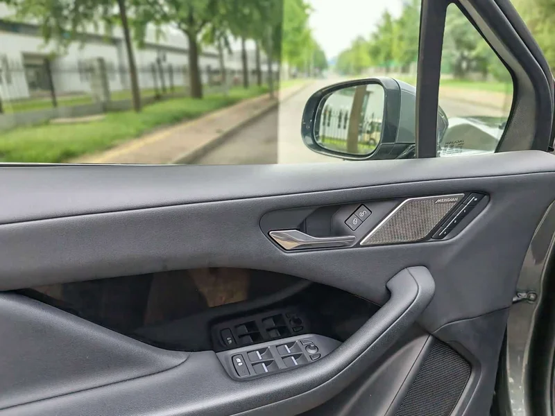 Jaguar I-PACE — фото 20