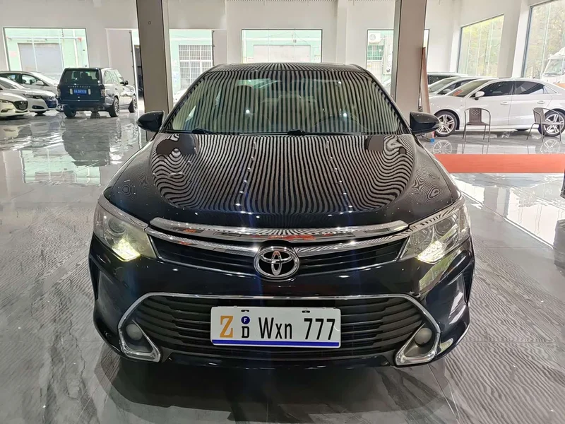 Toyota Camry — фото 2