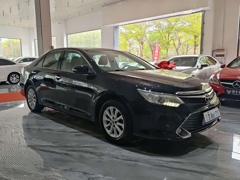 Toyota Camry — фото 3