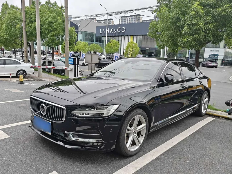 Volvo S90 — фото 1