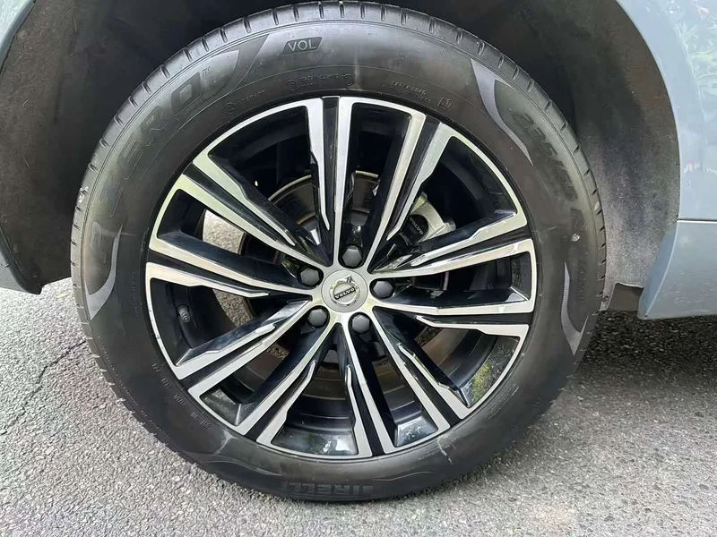 Volvo XC60 — фото 13