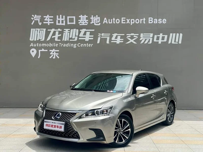Lexus CT — фото 1
