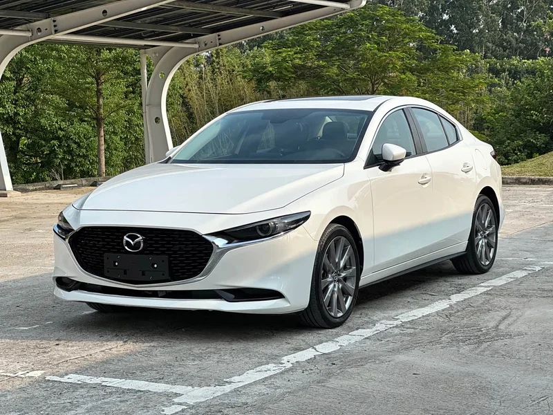 Mazda 3 Axela — фото 1