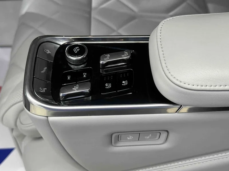 Volvo EM90 — фото 15