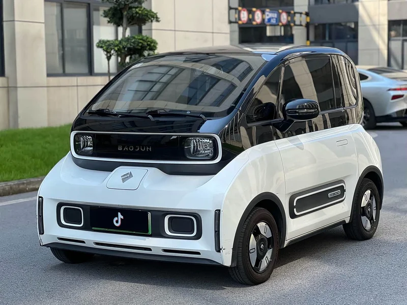 Baojun E300 — фото 1