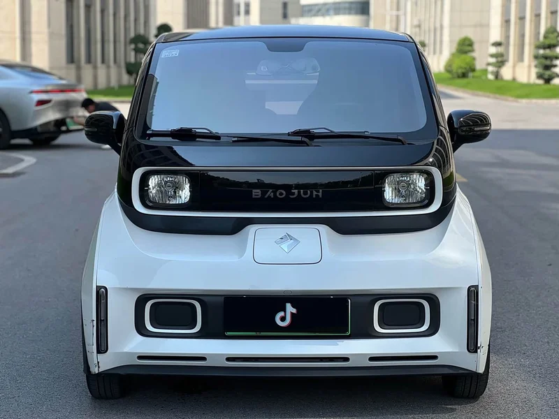 Baojun E300 — фото 2