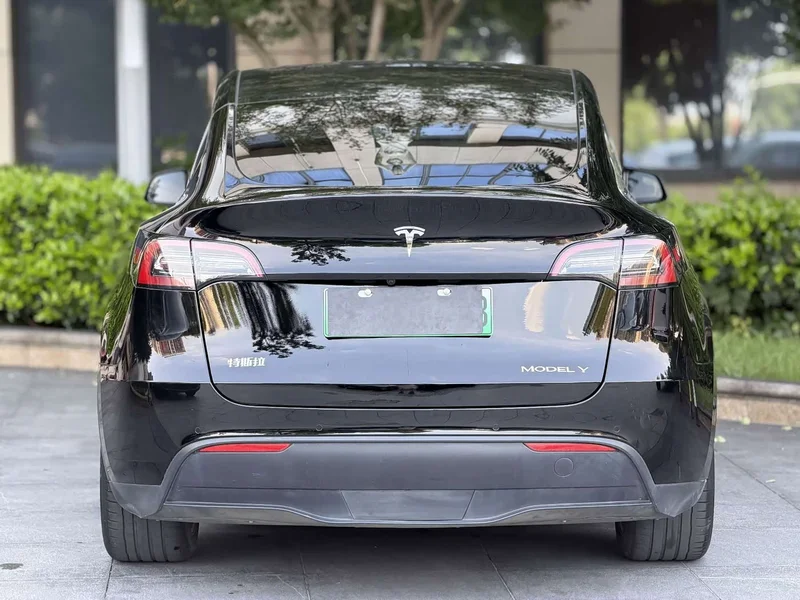 Tesla Model Y — фото 9