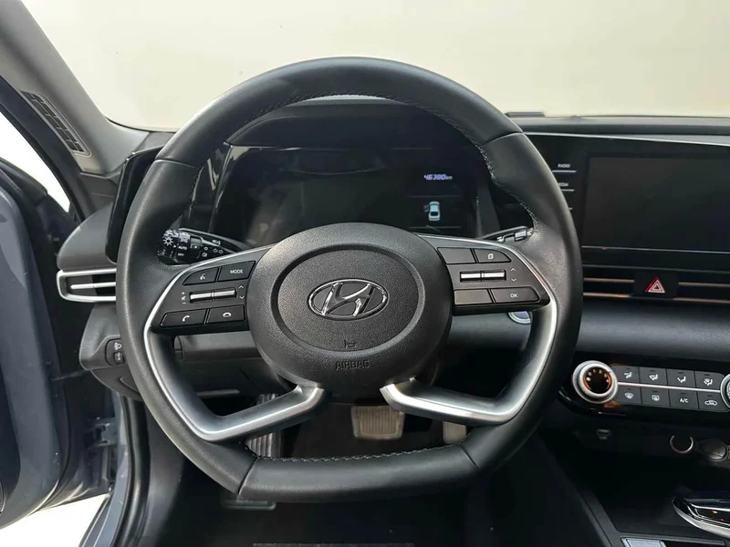 Hyundai Elantra — фото 13