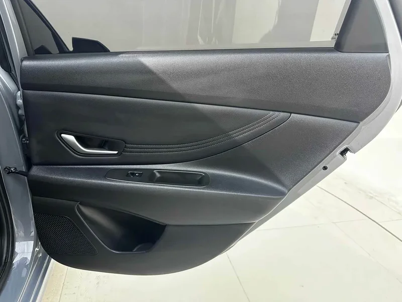 Hyundai Elantra — фото 15