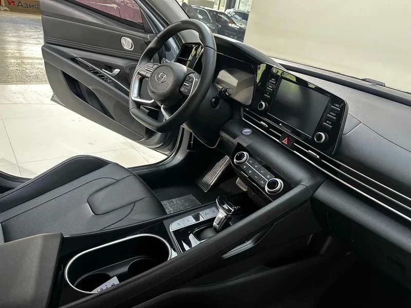 Hyundai Elantra — фото 16