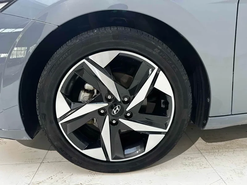 Hyundai Elantra — фото 22