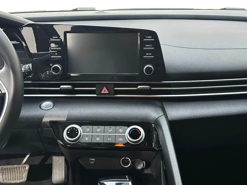 Hyundai Elantra — фото 25
