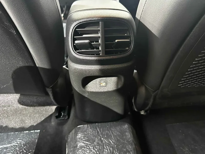 Hyundai Elantra — фото 30