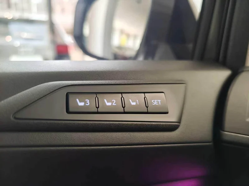Toyota Vellfire — фото 12