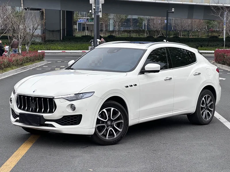 Maserati Levante — фото 1