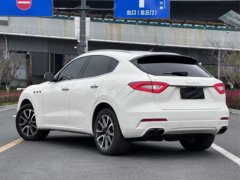 Maserati Levante — фото 23