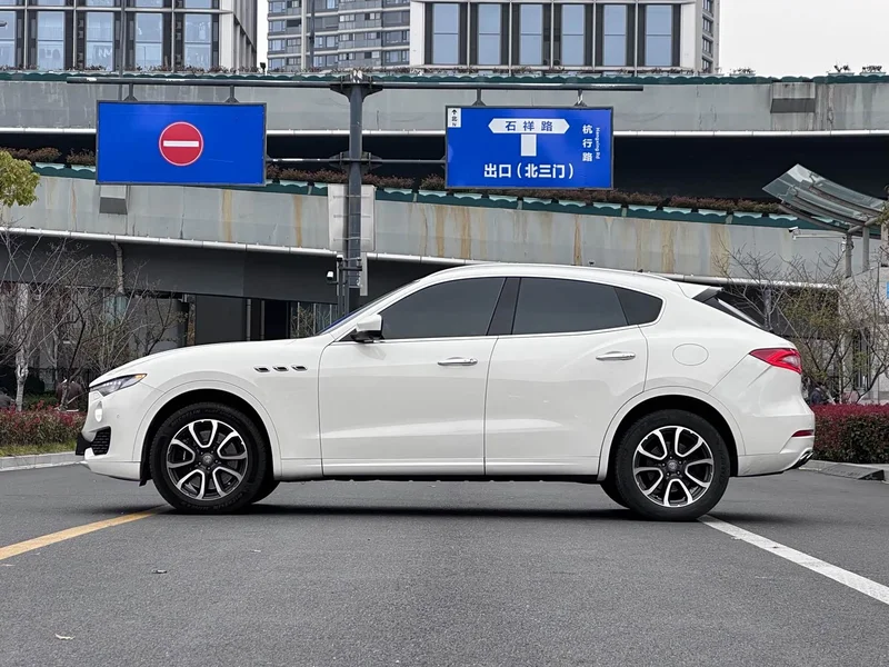 Maserati Levante — фото 4
