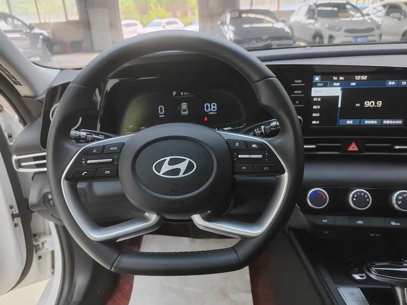 Hyundai Elantra — фото 20