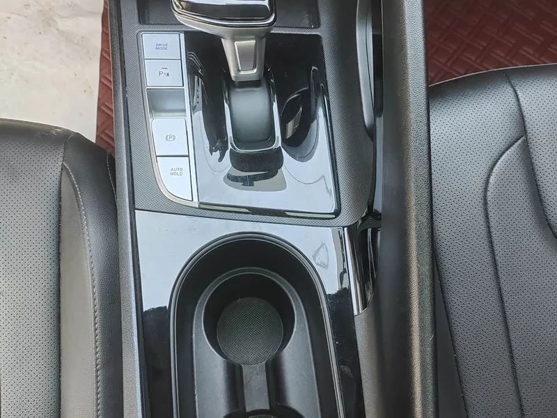 Hyundai Elantra — фото 22