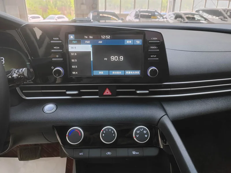 Hyundai Elantra — фото 23