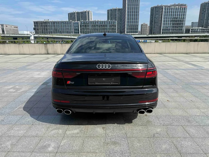 Audi S8 — фото 19