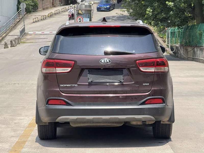 Kia Sorento — фото 5