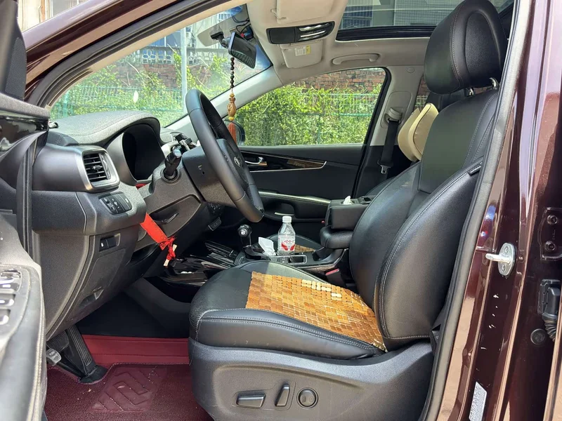 Kia Sorento — фото 6