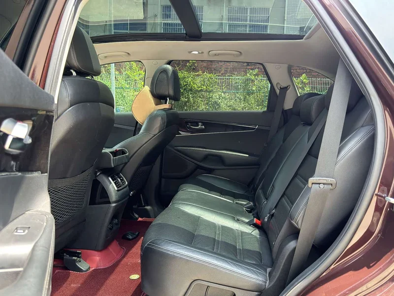 Kia Sorento — фото 7