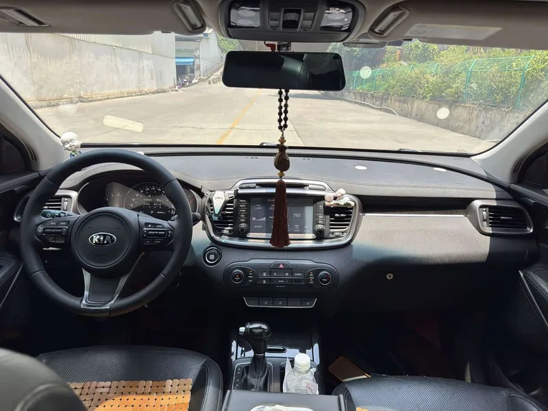 Kia Sorento — фото 8
