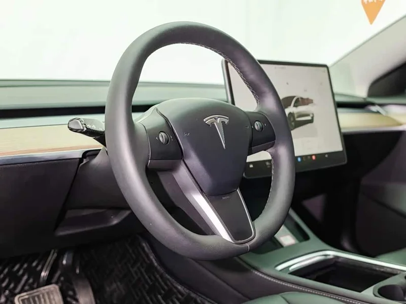 Tesla Model 3 — фото 11