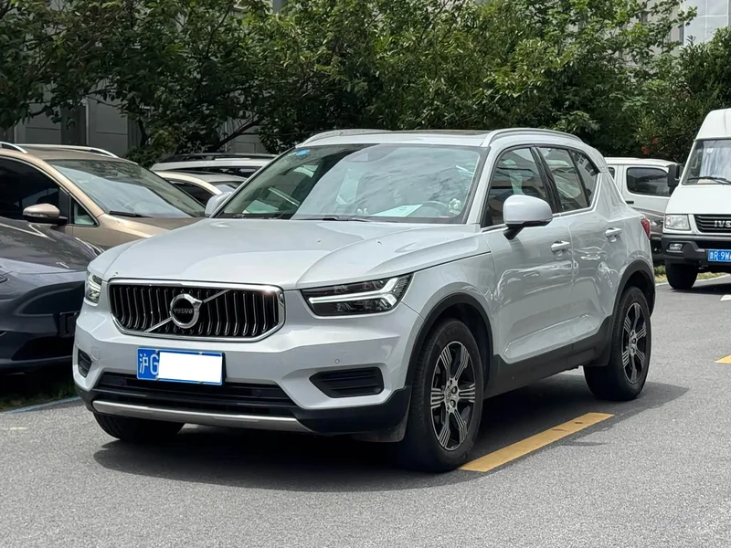 Volvo XC40 — фото 1