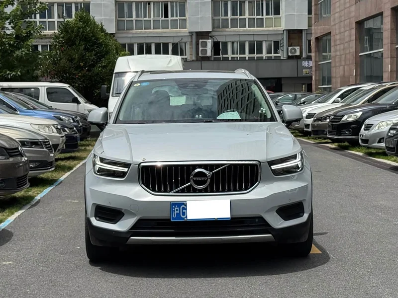Volvo XC40 — фото 2