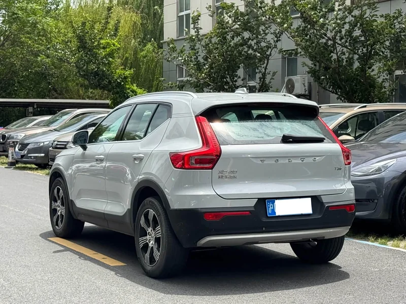 Volvo XC40 — фото 3