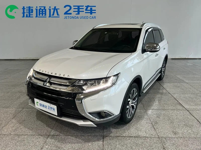 Mitsubishi Outlander — фото 1