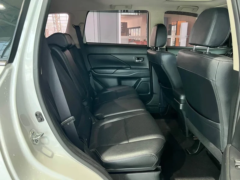 Mitsubishi Outlander — фото 11