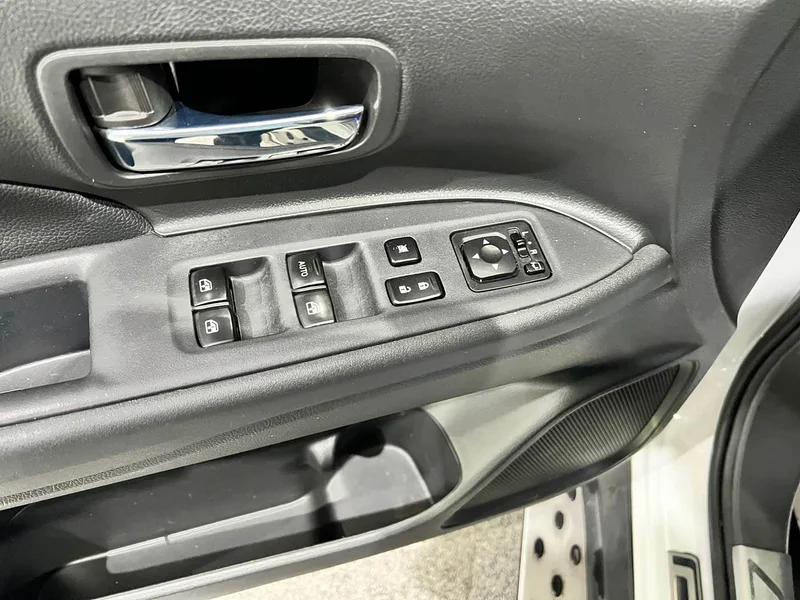 Mitsubishi Outlander — фото 17