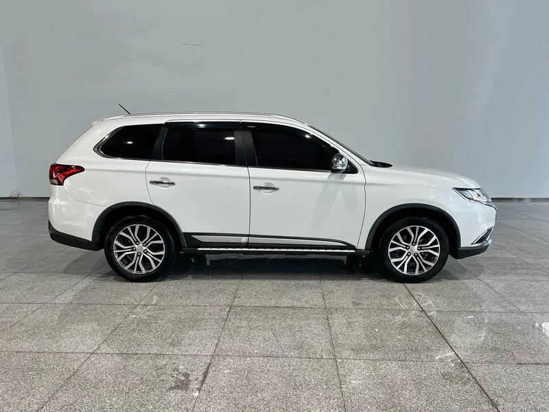 Mitsubishi Outlander — фото 2