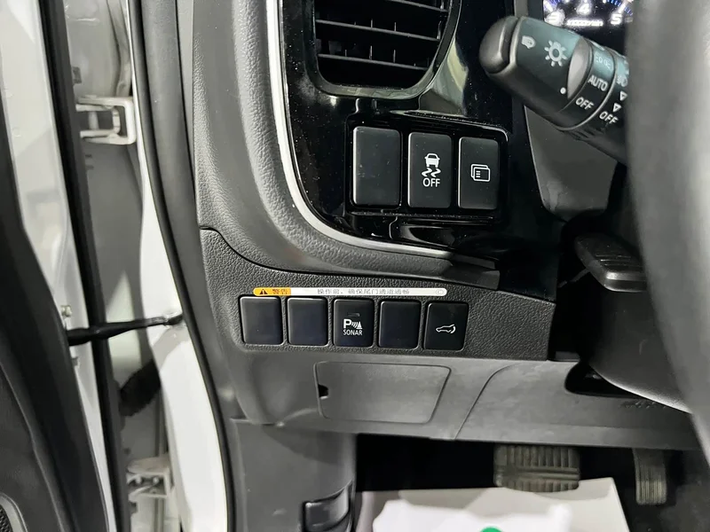 Mitsubishi Outlander — фото 21