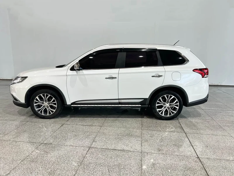 Mitsubishi Outlander — фото 3