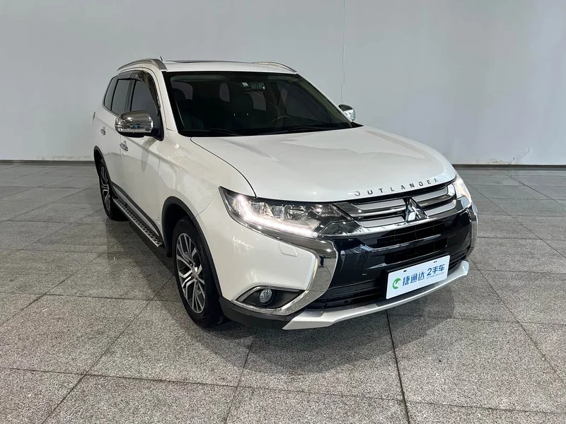 Mitsubishi Outlander — фото 5