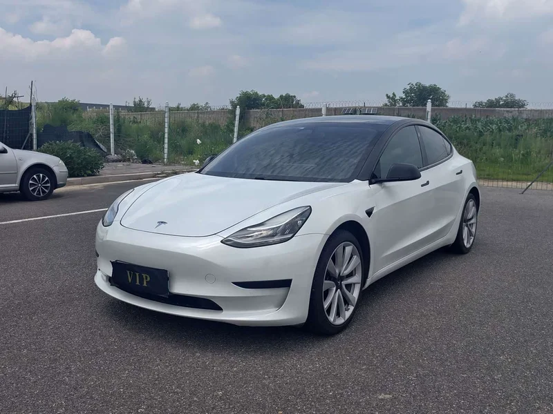 Tesla Model 3 — фото 1