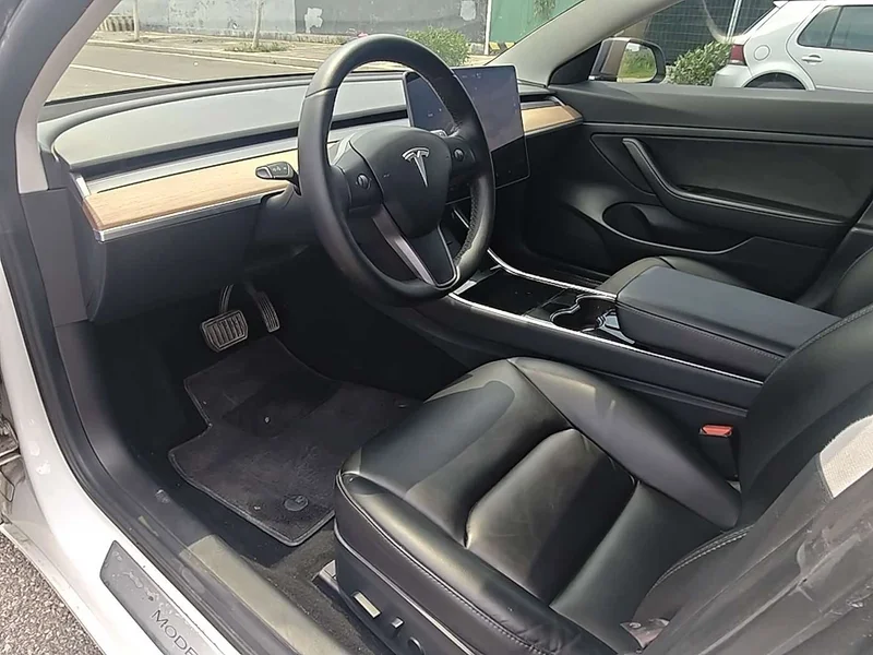 Tesla Model 3 — фото 3