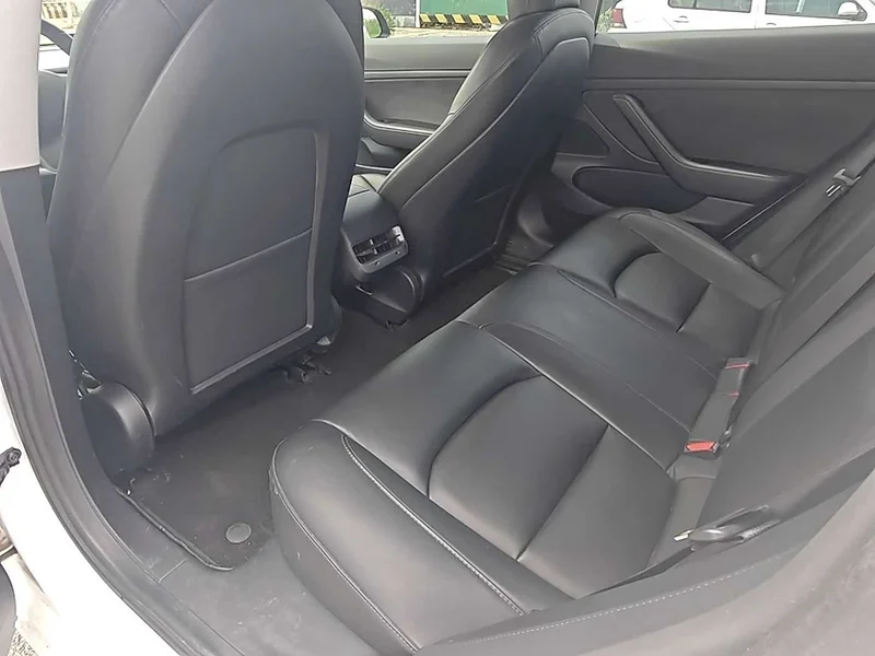 Tesla Model 3 — фото 4