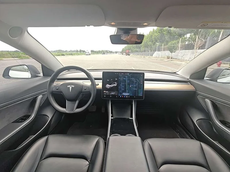 Tesla Model 3 — фото 5