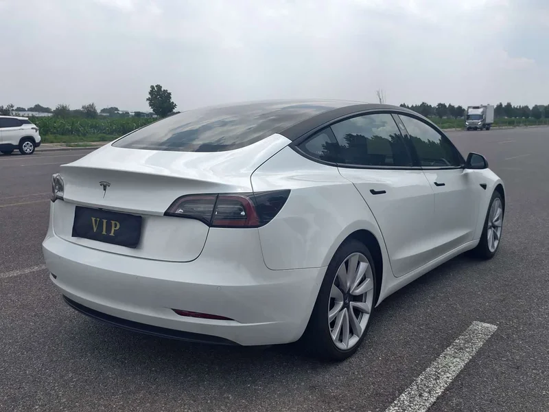 Tesla Model 3 — фото 8