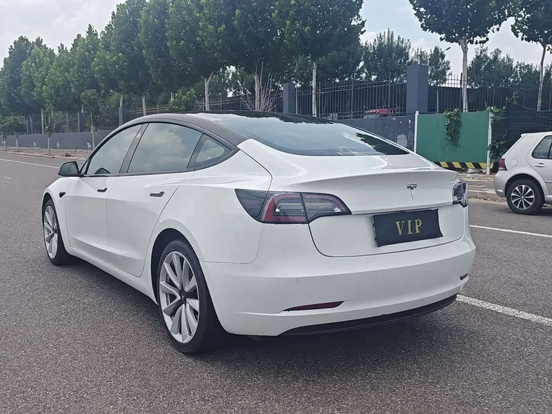 Tesla Model 3 — фото 9