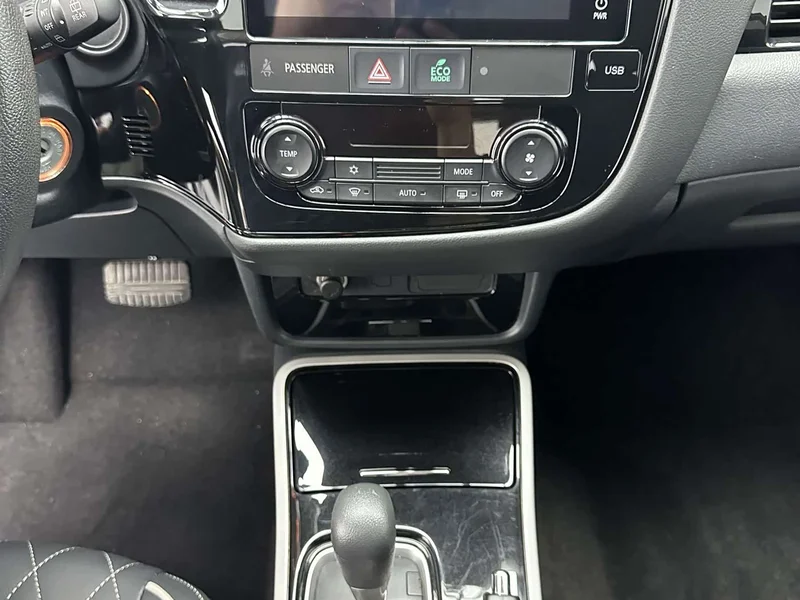 Mitsubishi Outlander — фото 15